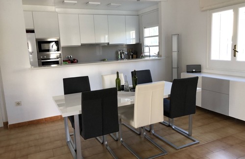 Empuriabrava Villa | Empuriabrava: VILLA WITH POOL HOUSE EMPURIABRAVA/WIFI