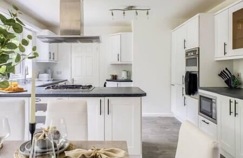 Barnt Green House | Emscote Green Modern 4 Bed Solihull House