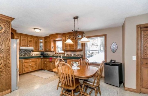 Perry Cottage | Emsdale's Lakefront Getaway