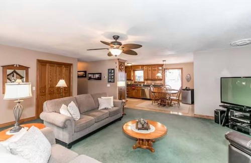 Perry Cottage | Emsdale's Lakefront Getaway