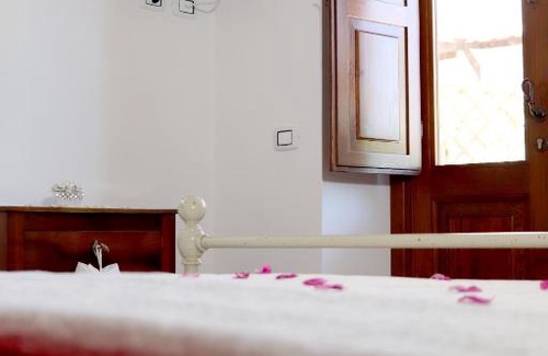 Santa Maria la Carita Apartment | Emy's Country House