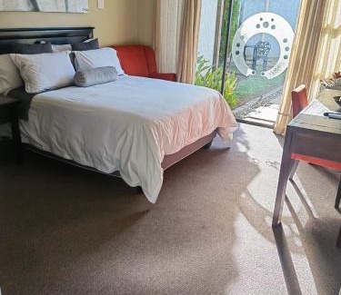 Universitas House | Emzini Guesthouse Universitas