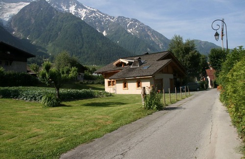 Les Bossons Ski Chalet | EN CHALET 4 P/JARDIN FACE CHAINE DU MONT-BLANC DUPLEX MANSARD 45M2 ⭐️ ⭐️⭐️⭐️⭐️