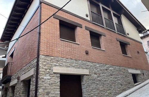 Mombeltran House | En el Centro del Pueblo. Esta Decorada en Estilo Moderno y es Totalmente Nueva