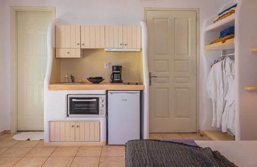 Apollonia House | En Milo