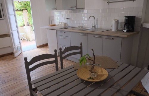 Serralongue Other | En Pleine Forêt Avec vue sur le Château, Appartement Dans mas en Pierre