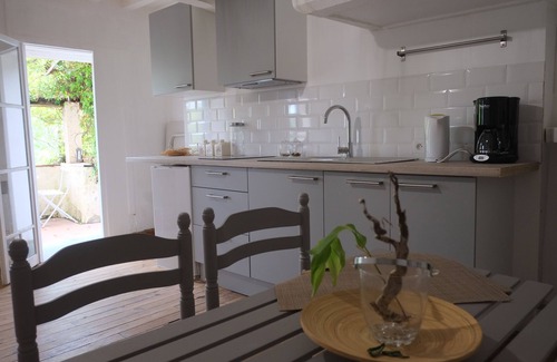 Serralongue Other | En Pleine Forêt Avec vue sur le Château, Appartement Dans mas en Pierre