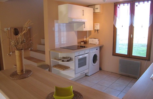 Labastide-d'Anjou Cottage | En Rouger, Le Coquelicot gîte (2 bedrooms, air conditioned, heated pool, sauna)