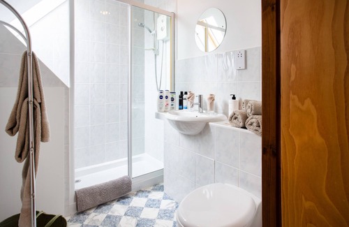 Alness Bed & Breakfast | En-suite bedroom with the option of a Super-King or Twin bed.