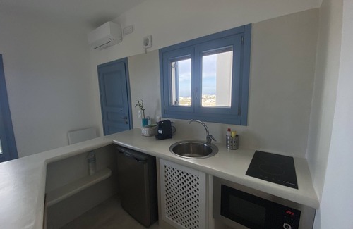 Pyrgos Apartment | ENA SUITE Santorini.