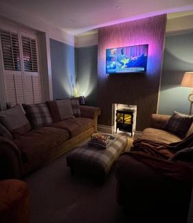 Londonderry House | ENAS COVE Homely Getaway