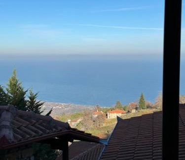 Panteleimon Bed & Breakfast | Enastron Guesthouse
