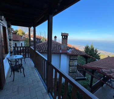 Panteleimon Bed & Breakfast | Enastron Guesthouse