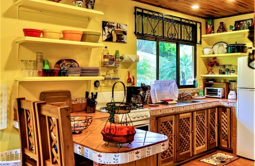 La Fortuna House | Encantada Guest House: Spectacular View & Excellent Reviews