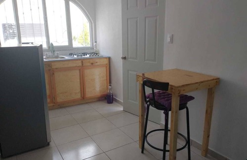 Saltillo Apartment | Encantador Minidepa, wifi, cocina, baño completo, parking, nuevo!