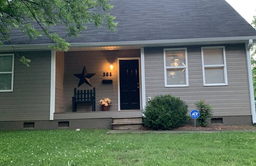 Monroe House | Encanto! A cheerful 2-bedroom first floor home.