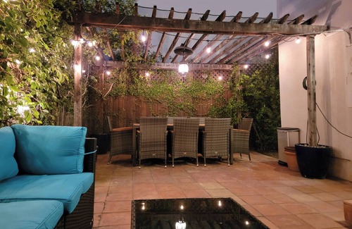 Mid City House | Encanto! Enchanted 3 bedroom private home near LACMA. BBQ, Backyard, Video Games
