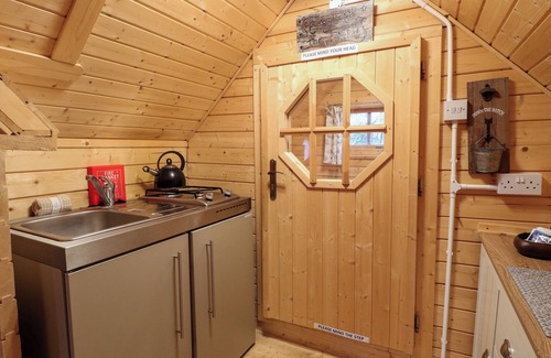 Ringstead Cottage | ENCHANTED COTTAGE, family friendly, with a garden in Snettisham