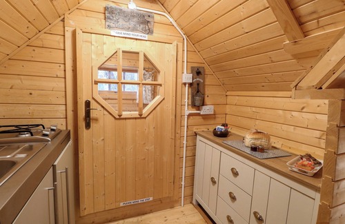 Ringstead Cottage | ENCHANTED COTTAGE, family friendly, with a garden in Snettisham