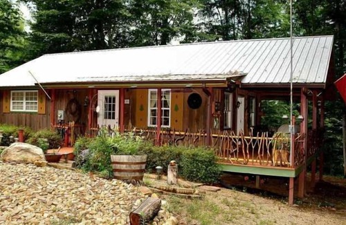 Newport Cabin | Enchanted Cottage near Cosby, Gatlinburg, and Newport.