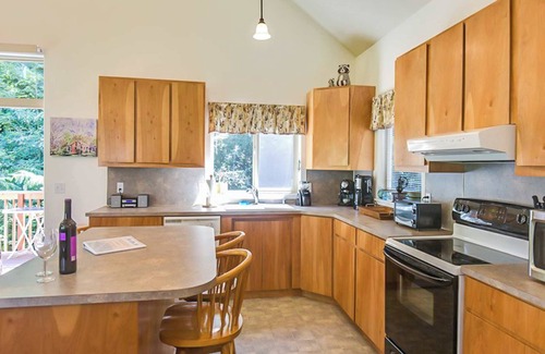 Sequim House | Enchanted Cove Where Forest Meets Sea, Hot Tub