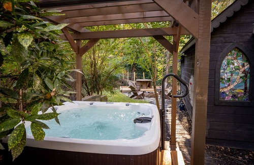 Alpharetta Cottage | Enchanted creekside chapel right in the heart of Alpharetta!