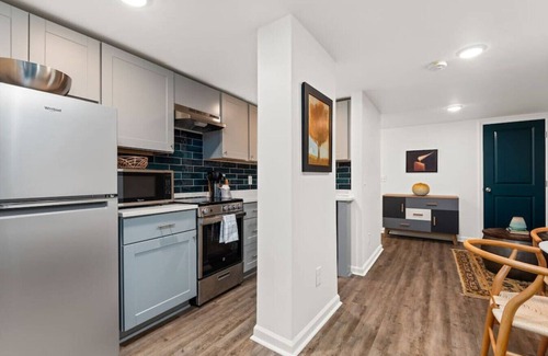 Belmont - Hillsboro Apartment | Enchanted garden studio|hot tub!