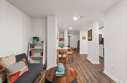 Belmont - Hillsboro Apartment | Enchanted garden studio|hot tub!
