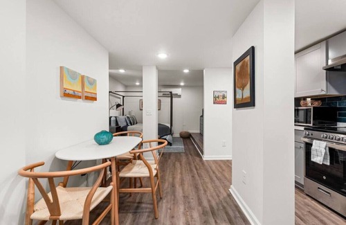 Belmont - Hillsboro Apartment | Enchanted garden studio|hot tub!
