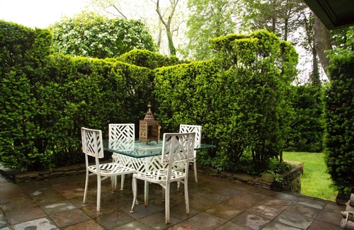 Bridgehampton Cottage | Enchanted Hamptons Cottage in NYTimes Garden