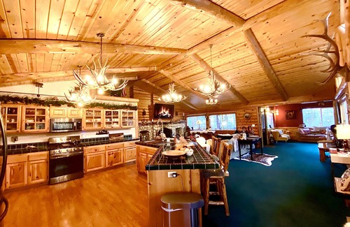 Eagle Mountain Estates House | Enchanted Log Home on Large Lot Pet friendly
