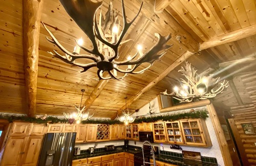 Eagle Mountain Estates House | Enchanted Log Home on Large Lot Pet friendly