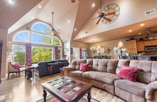 Gatlinburg - Pigeon Forge Ski Chalet | Enchanted Primrose