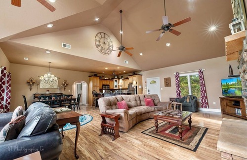 Gatlinburg - Pigeon Forge Ski Chalet | Enchanted Primrose