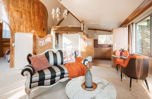 Olinda Apartment | Enchanted Spa Hideaway with Serene Views: Romantic Nature Escape for Couples