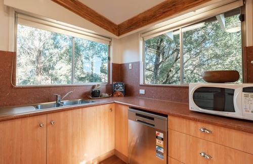 Olinda Apartment | Enchanted Spa Hideaway with Serene Views: Romantic Nature Escape for Couples