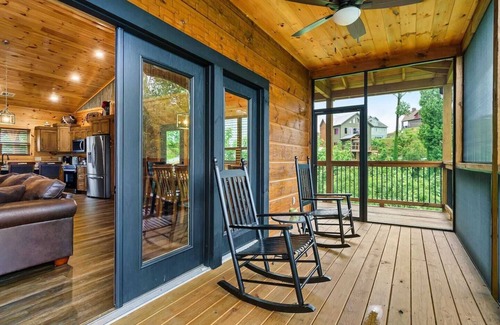 Chalet Village North Cabin | Enchanted Spirit- 6 bd
