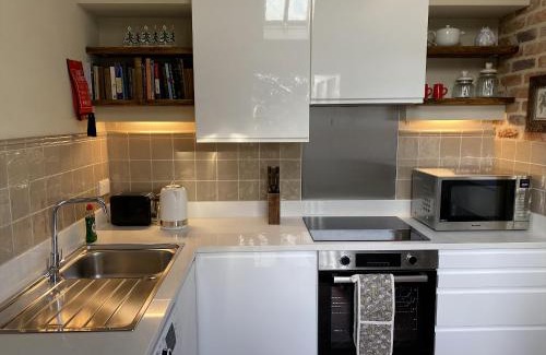 Saffron Walden House | Enchanting 1 Bedroom Home with Kitchen