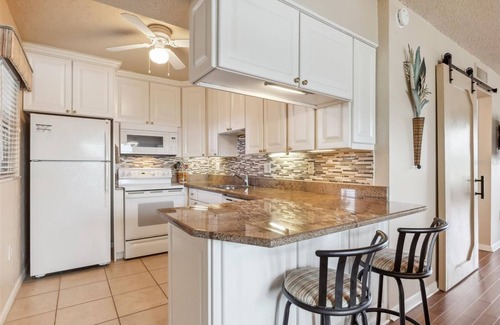 Trailer Estates Condo | Enchanting 1st floor, 2-bedroom, 2 bath condo with AC in Sarasota