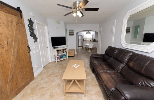 Chandler Park Condo | Enchanting 2-Bedroom Ground Floor Beach Condo at Cape Canaveral WiFi & AC