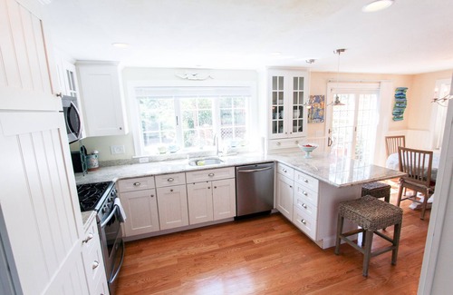 Osterville House | Enchanting 2 Bedroom Cottage - 1 block to Village Center-BEACH PASS-Weekly only