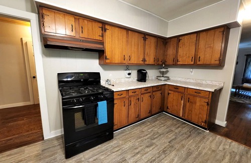 Van Buren House | Enchanting 3 bedroom home with large yard