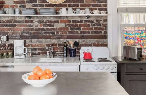 Charleston Historic District House | Enchanting Apartment in the Soul of the Historic District