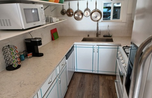Burbank Gardens Neighborhood Association Cottage | Enchanting Bohemian Cottage for Two,enjoy the cool patio under ancient oaks
