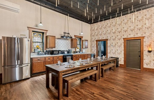 Gann House | Enchanting Castle Stay | Wizard Inspired 4BR - Sleeps 12
