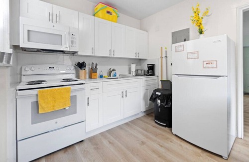 Coral Way Apartment | Enchanting cozy Apartment 10 min away from airport
