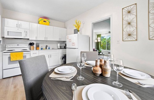 Coral Way Apartment | Enchanting cozy Apartment 10 min away from airport