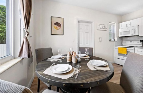 Coral Way Apartment | Enchanting cozy Apartment 10 min away from airport