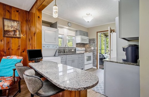 Union Pier Cottage | Enchanting dog-friendly home w/grill, firepit, full kitchen, & washer/dryer