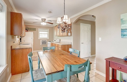 Rockport House | Enchanting dog-friendly property with balconies, firepit, & washer/dryers